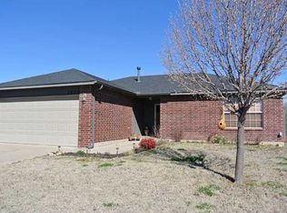 1035 NW 19th St, Moore, OK 73160