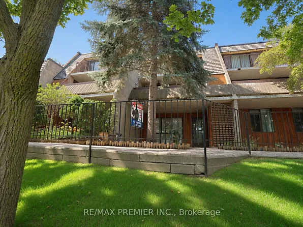 1250 Mississauga Valley Blvd #51, Mississauga, ON L5A 3R6