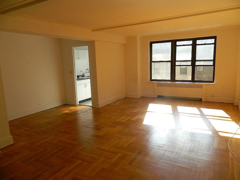 2nd image of 5 E 38th St
