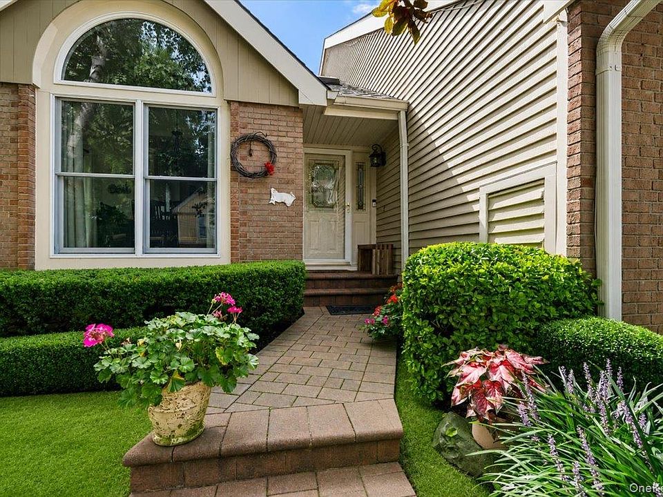 1st image of 53 Willow Ridge Drive