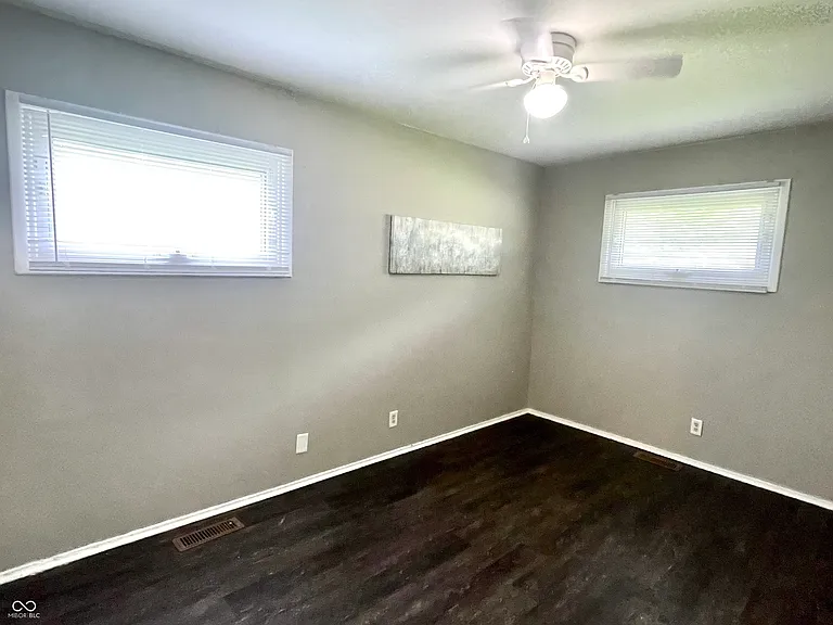 110 N Tyrone Dr — Photo 13