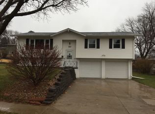 3921 Terrace Dr, Omaha, NE 68134