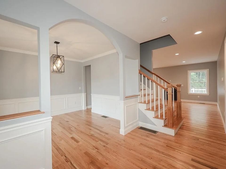 1st image of 10 Beech Hill Road