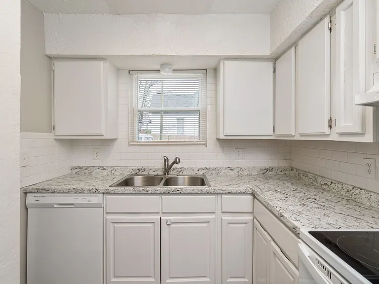 2522 McMillan St N — Photo 12