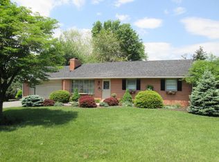 11 W Penn Grant Rd, Willow Street, PA 17584