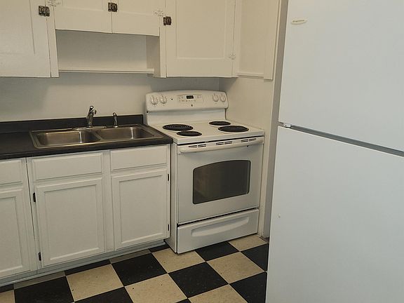 2nd image of 531 Wells Ave NW #7
