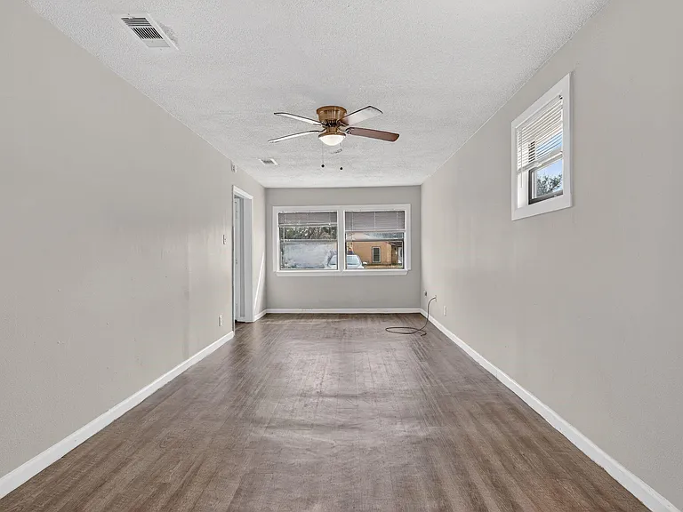 315 Acacia St — Photo 8