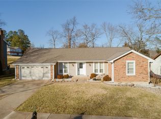 275 Oak Path Dr, Ballwin, MO