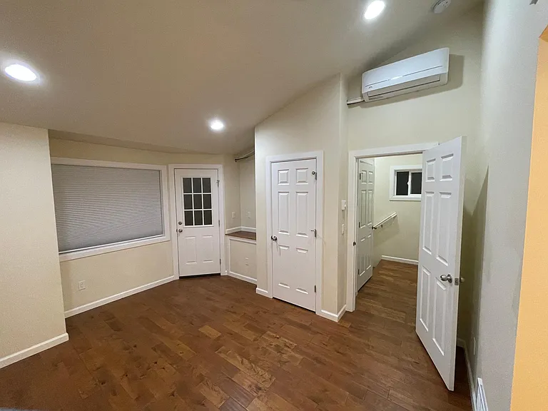 5790 Roosevelt Way NE — Photo 12
