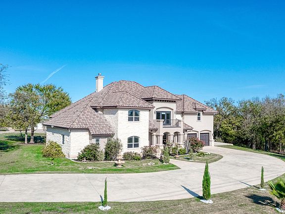 2nd image of 104 Spring Valley St