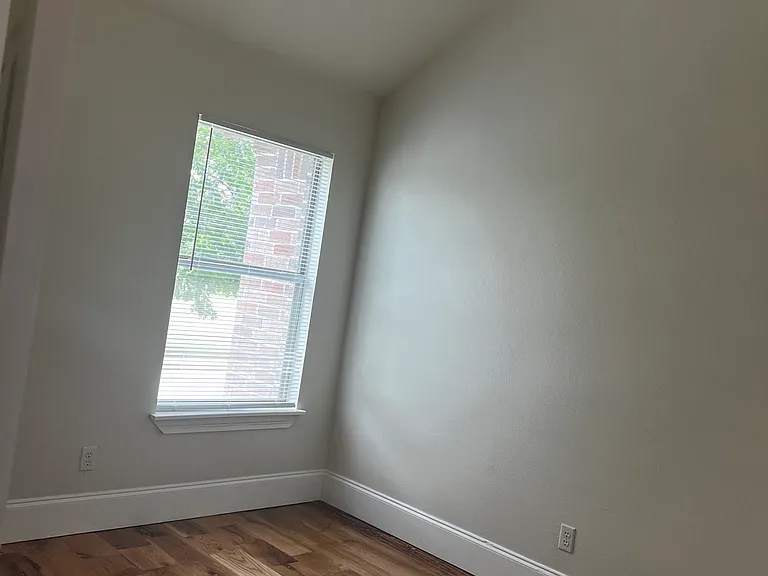 OFFICE, CAN BE USED AS A BEDROOM BUT NO CLOSET