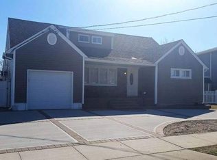 17 Park Lane Pl, Massapequa, NY 11758