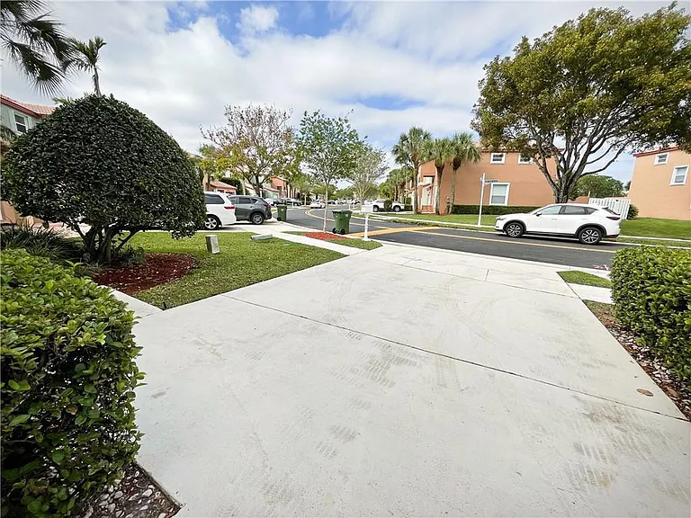 777 NW 151st Ave — Photo 30
