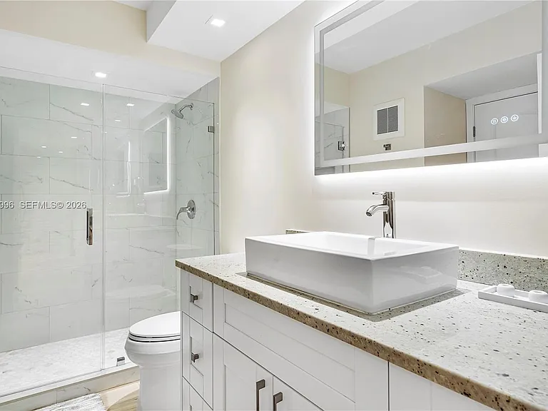 230 Lakeview Dr #106 — Photo 27