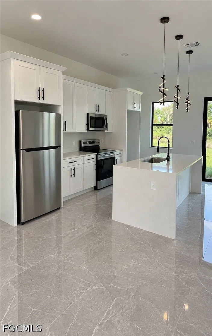 3 bed, 3.0 bath, 1057 sqft, $2,500 — Photo 3
