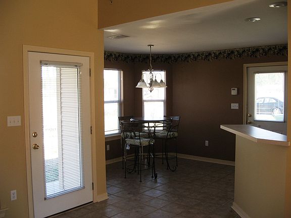 Sunny eat-in kitchen