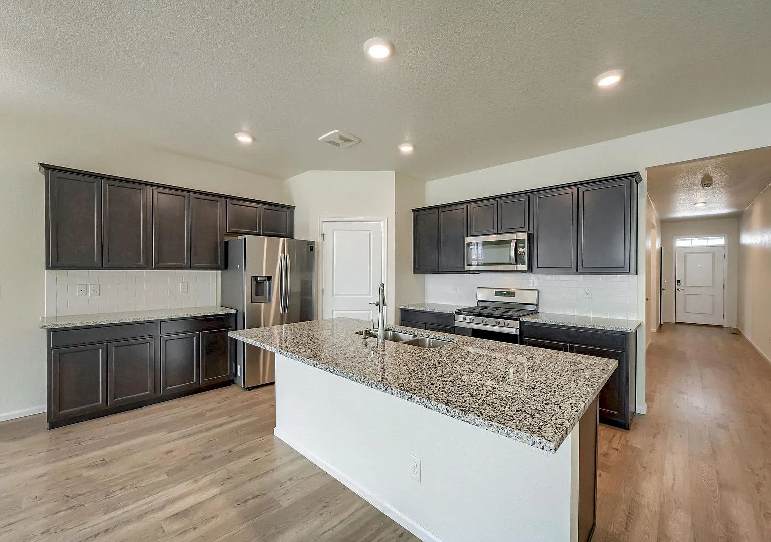 4 Bedroom single family Ranch (Conner) home in Aurora — Photo 2