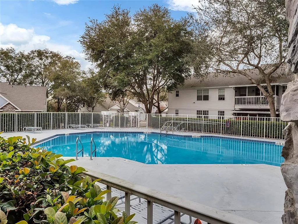 3 bed, 2.0 bath, 1457 sqft, $2,100 — Photo 2
