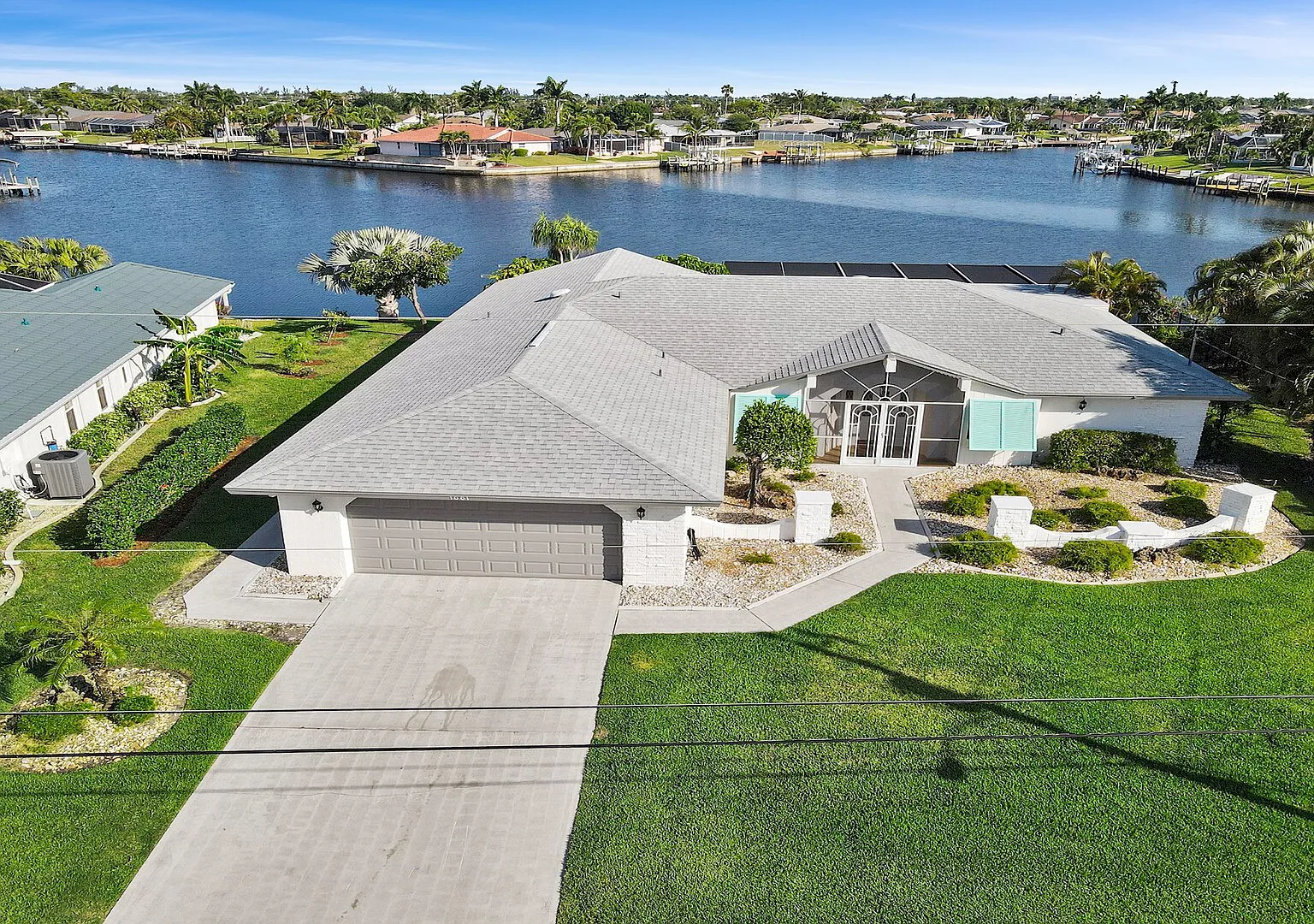 Amazing - 4 Bed Billiard Table luxury canal pool — Photo 1