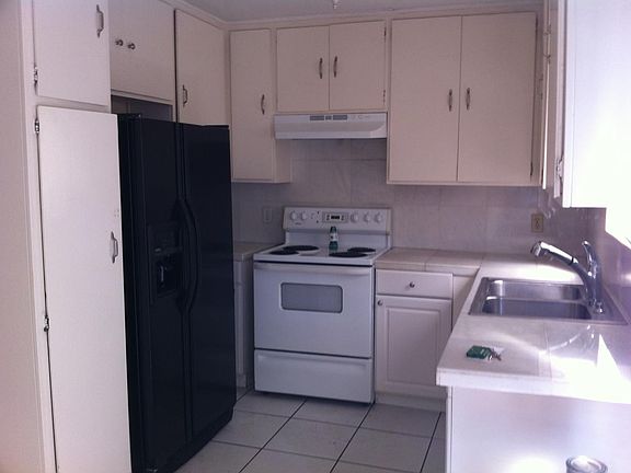 2nd image of 789 N Mollison Ave APT 4