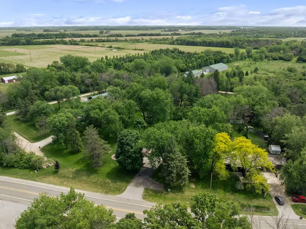 1306 34th Dr NE, Austin, MN 55912