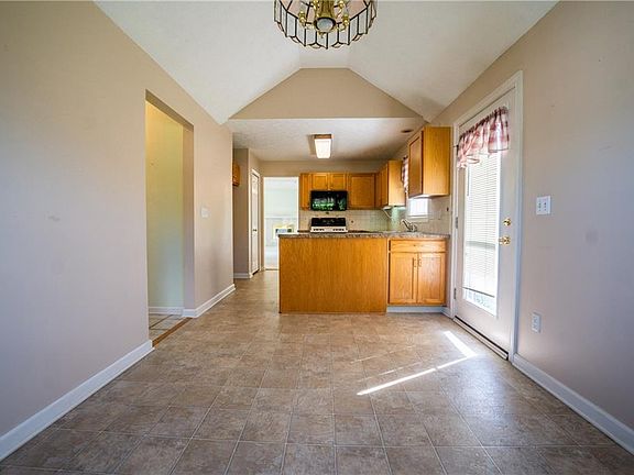 5th image of 15124 Hartford Trl
