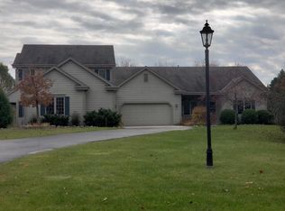 N48W16127 Lone Oak Ln, Menomonee Falls, WI 53051