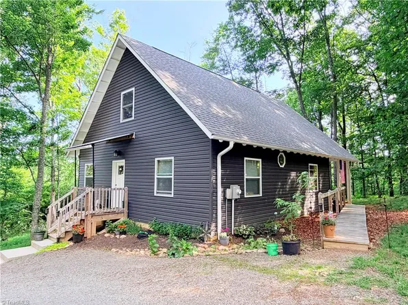 74 Forest Ln, Ennice, NC 28623