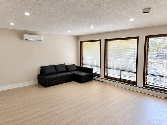 3rd image of 8742 Broadway St