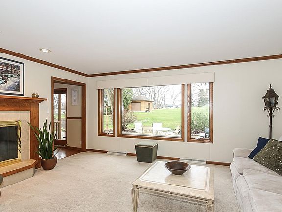 4th image of 1030 S Fairfield Ave