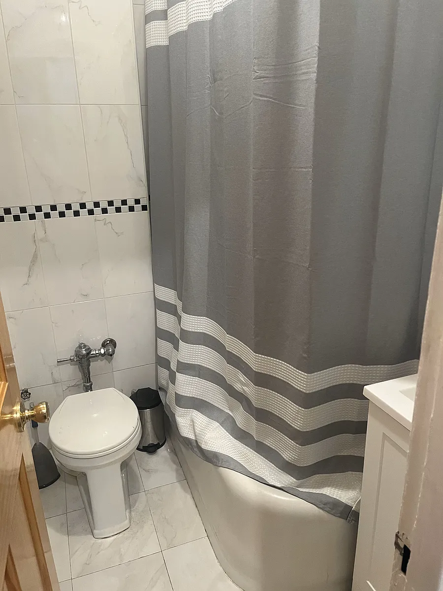Building Photo - 248 E 21st St #3B