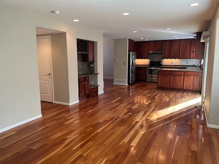 15970 Hedgeway Dr — Photo 3