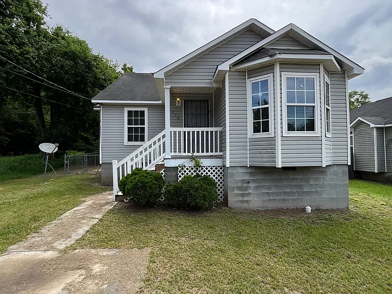 1864 Cedar Ave — Photo 1