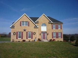 1947 Castlegreen Dr, Greencastle, PA 17225