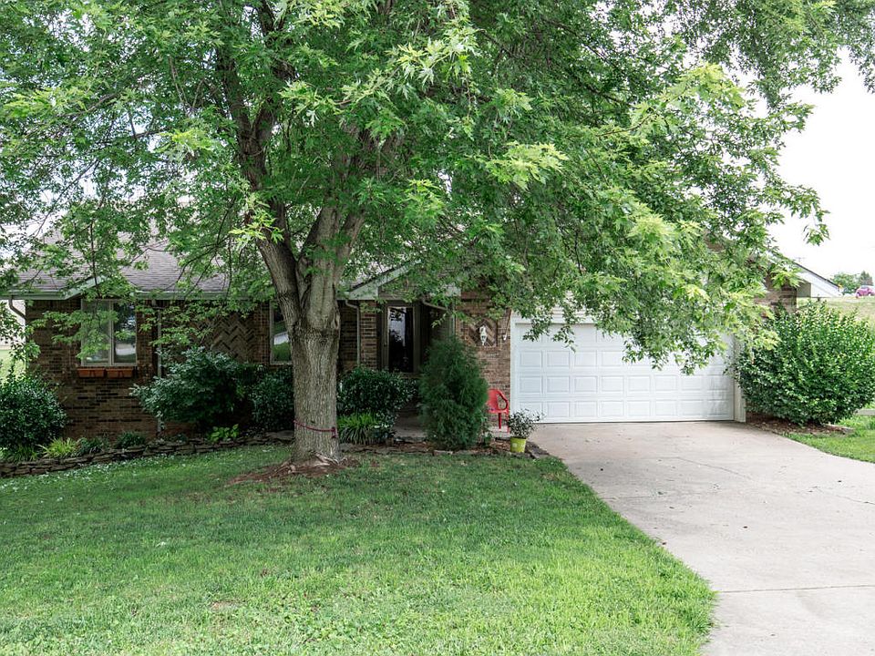1st image of 102 N Eastwood Dr