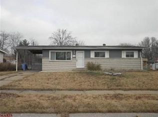 545 Falcon Dr, Florissant, MO 63031