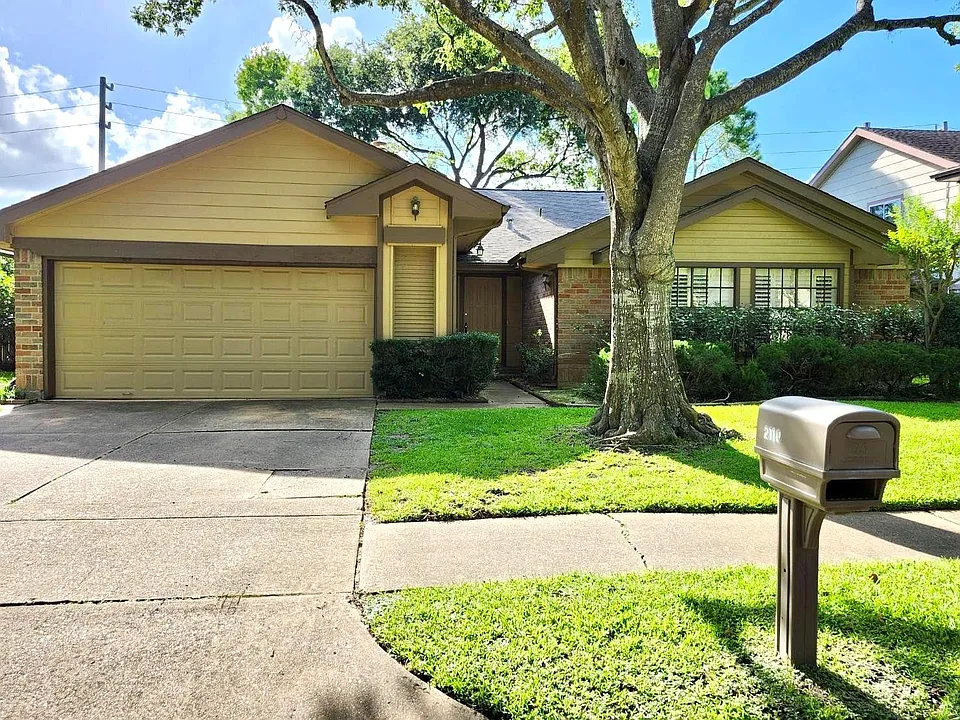 2118 Hickory Lawn Dr