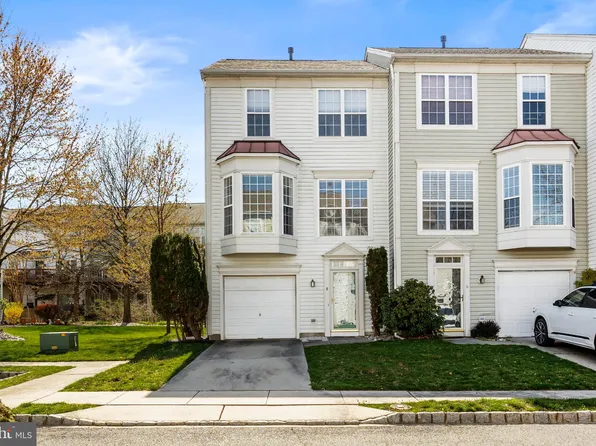 8 Firethorn Ln, Delran, NJ 08075