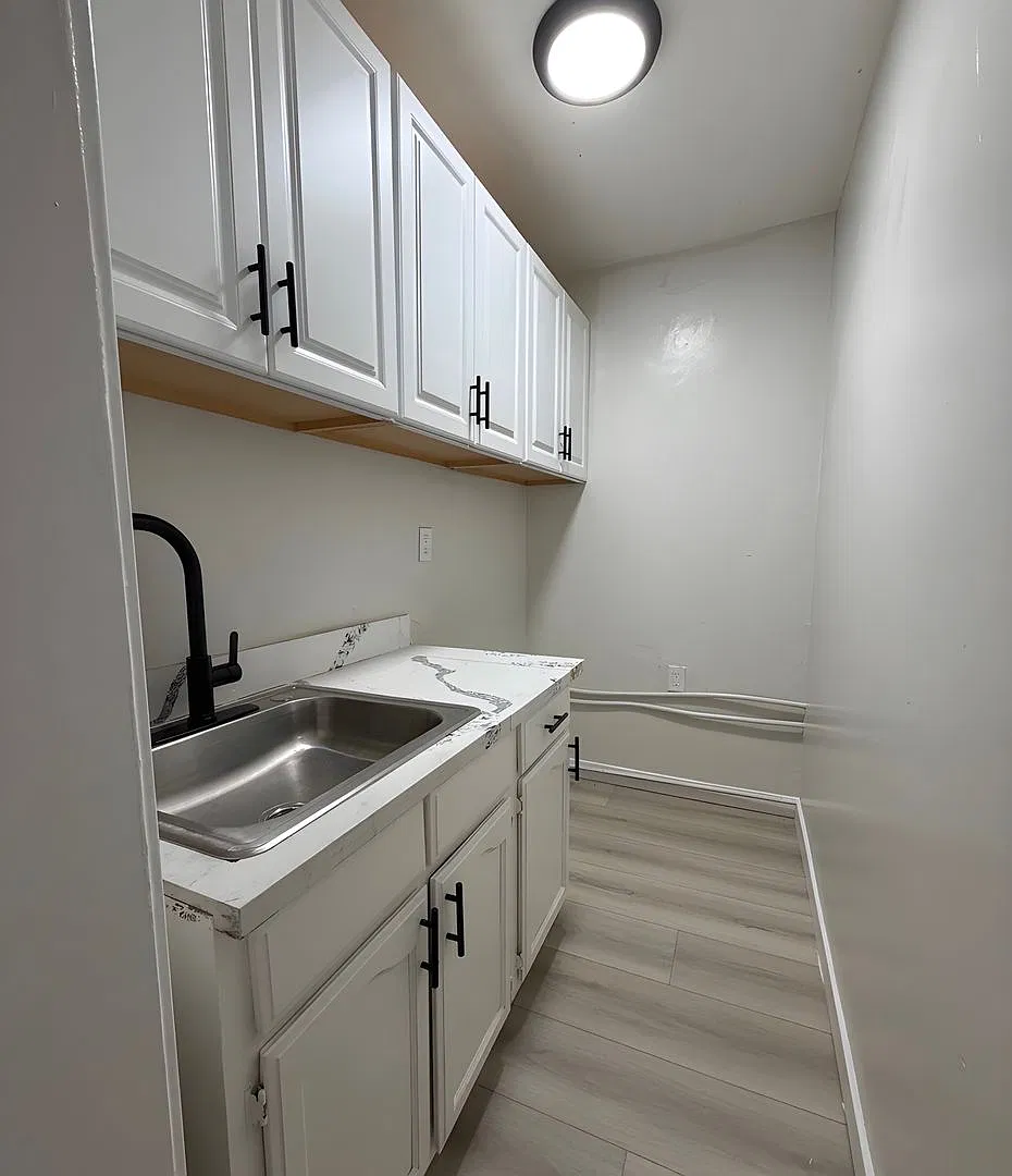 5261 Huntington Dr. N — Photo 2