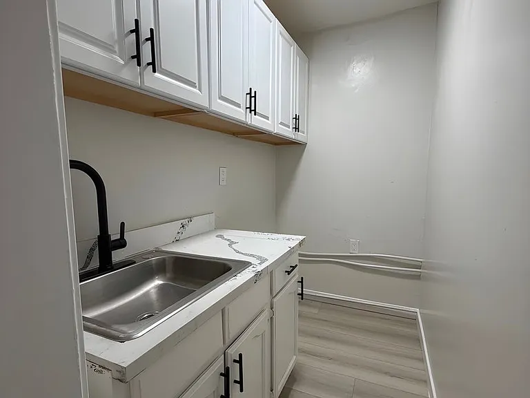 5261 Huntington Dr N — Photo 2