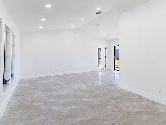 5th image of 720 Chavers St