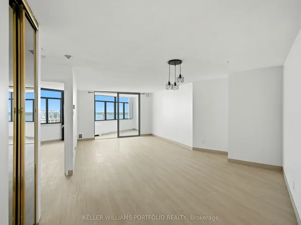 250 Queens Quay W #1608, Toronto, ON M5J 2N2