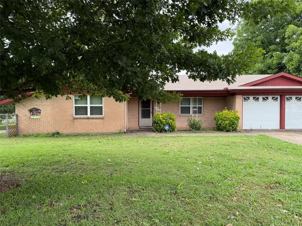 900 Crockett Dr, Burleson, TX 76028