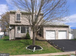 123 Honeysuckle Dr, Ewing, NJ 08638
