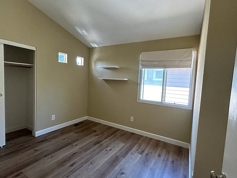 3rd bedroom (side bedroom)