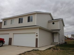 18 7th St SW, Tioga, ND 58852