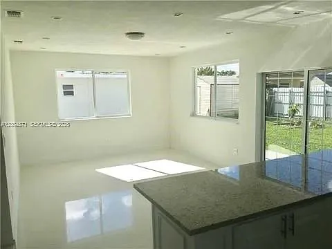 4241 SW 98th Ave — Photo 4