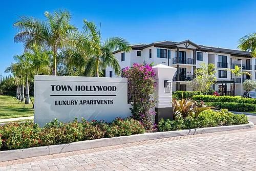 Town Hollywood Photo 1