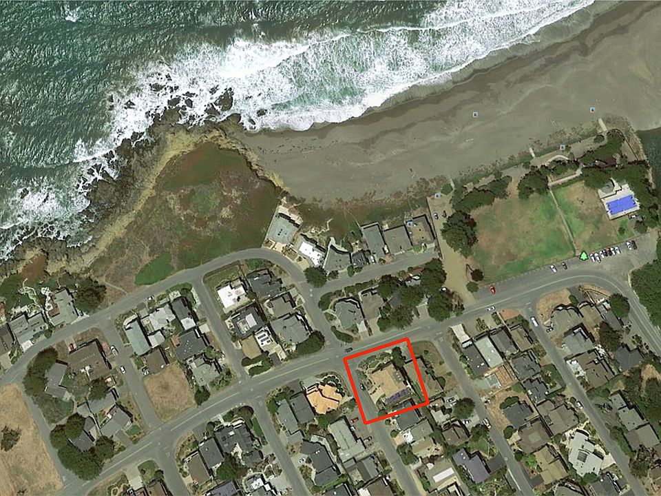 Only 2 houses from the ocean