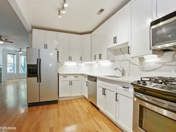 850 W Diversey Pkwy #1, Chicago, IL 60614